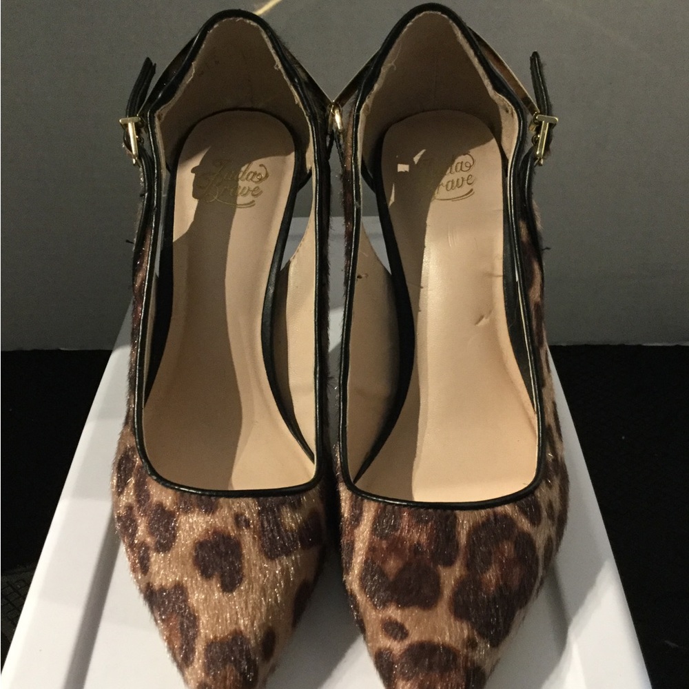 Women’s leopard print faux fur size 7.5